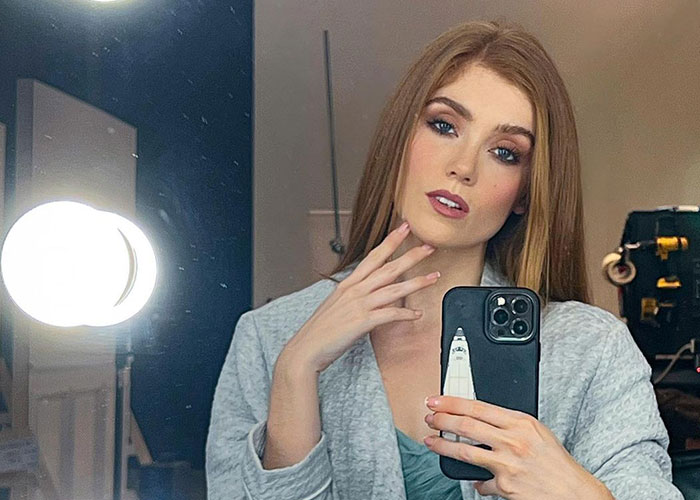 Woman Who Was “Spat At” And “Burned” At School For Having Ginger Hair Grows Up To Be Crowned Miss England Woman Who Was “Spat At” And “Burned” At School For Having Ginger Hair Grows Up To Be Crowned Miss England