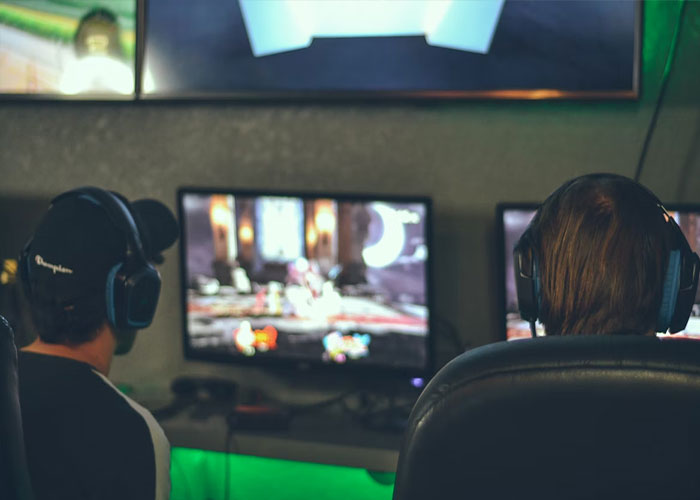 Someone Asks, "What Will Die With Millennials?" And 45 People Don't Hold Back Their Opinions