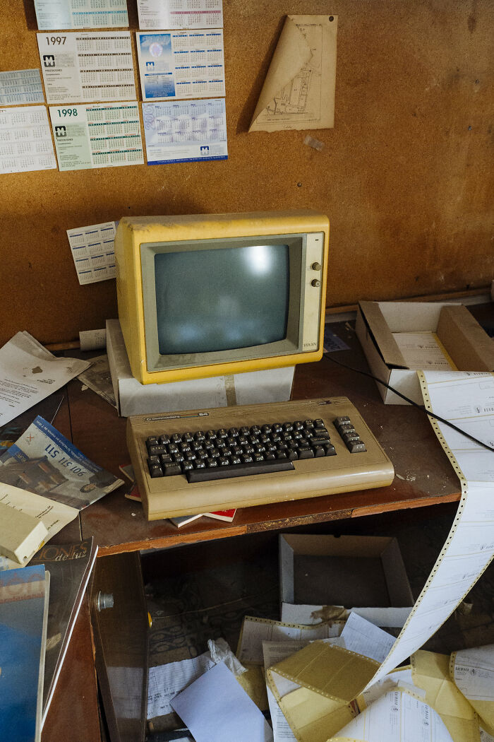 Members Of This Online Group Shared 29 Things They Found In People’s Trash That Were Either Illegal, Strange Or Actually Valuable