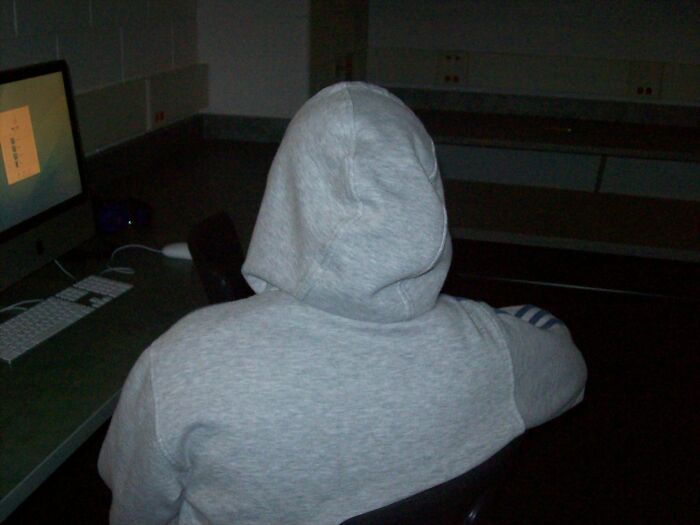 30 Pet Peeves And Red Flags When You First Start Dating Someone, As Pointed Out By Folks Online