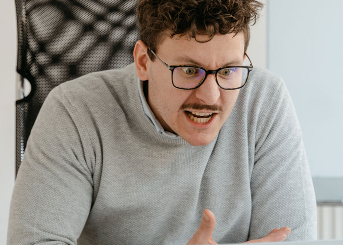 New Manager Makes A Fool Of Himself While Losing The Restaurant Thousands Of Dollars After Employee Maliciously Complies With His Dumb Rule New Manager Makes A Fool Of Himself While Losing The Restaurant Thousands Of Dollars After Employee Maliciously Complies With His Dumb Rule