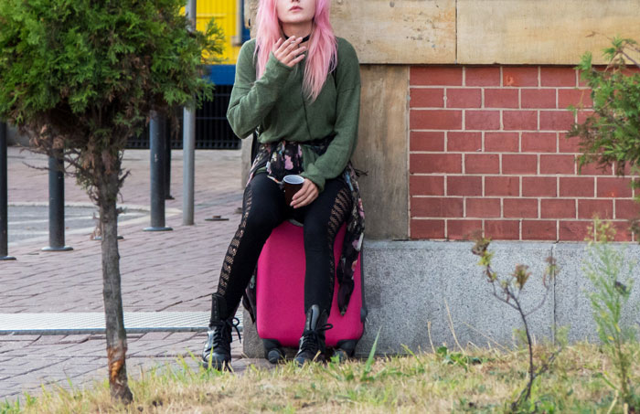 Daughter Treated Like A Maid Decides To Leave Family On Her 18th Birthday, Younger Sister Thinks She&rsquo;s Being A Jerk