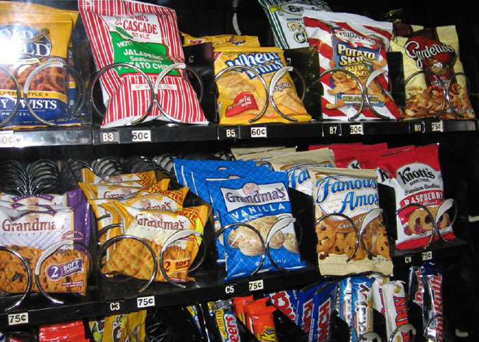 Man Finds Wholesome Note And $6 Under Office Door From Person Who Felt Bad After Stealing Crackers From A Vending Machine