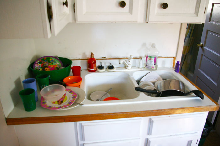 Boyfriend Gets Called 'Raging Douchecanoe' After Secretly Putting Cheese Into His Lactose Intolerant Girlfriend's Tacos