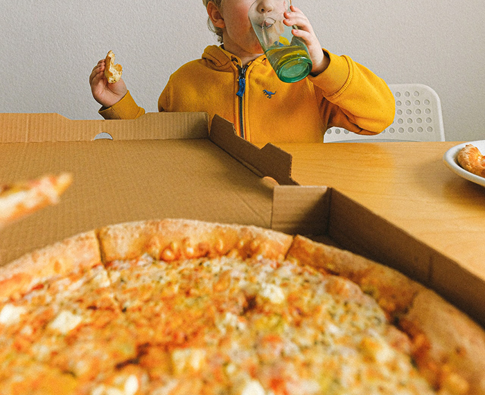 Husband Goes To Meet Friends And Tricks Wife Into Making Dinner For His Kids, Is Livid After Learning She Ordered Takeout Husband Goes To Meet Friends And Tricks Wife Into Making Dinner For His Kids, Is Livid After Learning She Ordered Takeout