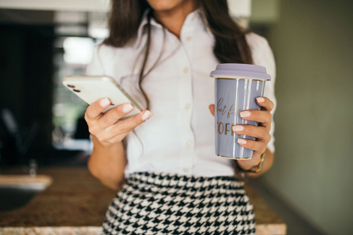 Woman Doesn't Stop Annoying Reminders About Her Own Huge Family To A Friend Whose Many Relatives Passed Away, Gets A Morbid Joke In Return