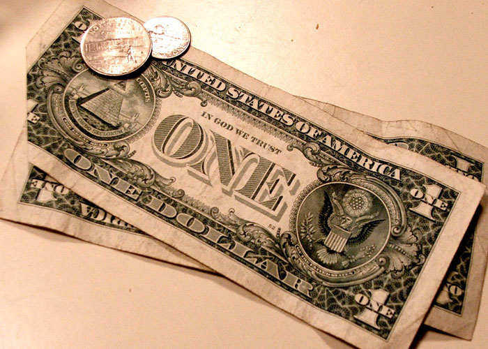 Man Finds Wholesome Note And $6 Under Office Door From Person Who Felt Bad After Stealing Crackers From A Vending Machine