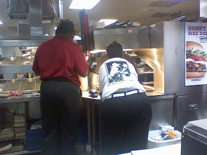 30 Pet Peeves And Red Flags When You First Start Dating Someone, As Pointed Out By Folks Online