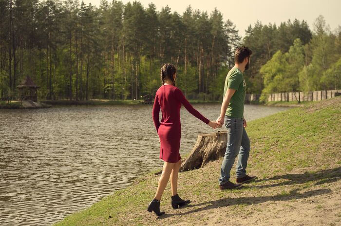 30 Pet Peeves And Red Flags When You First Start Dating Someone, As Pointed Out By Folks Online