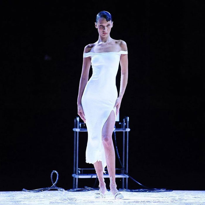 A Closer Look At Bella Hadid&rsquo;s Spray-Painted Coperni Dress Reveals The Science Behind It