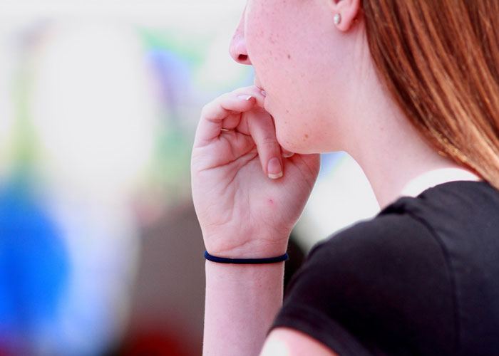 Couple Of 4 Years Find Out Their Parents Are Dating, The Daughter Gets Called A Jerk For Embarrassing Her Mom In Front Of Family