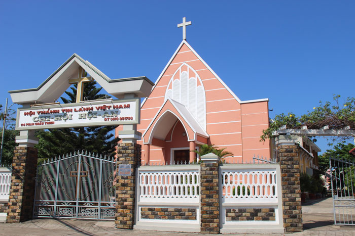 Evangelical Sister Gets Crossed Out From The Wedding Guest List After She Gets Into Religious Argument With Catholic Bride