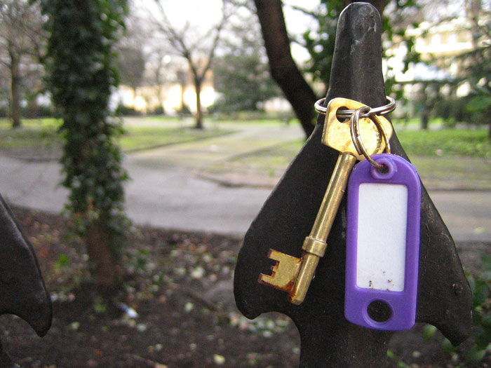 16 Y.O. Loses His Neighbor's Cat That He Was Supposed To Pet Sit, His Mom Is Upset About The Neighbors Refusing To Pay For His Work