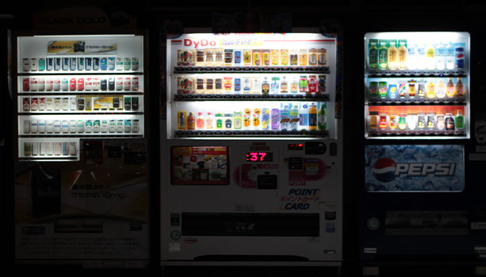 Man Finds Wholesome Note And $6 Under Office Door From Person Who Felt Bad After Stealing Crackers From A Vending Machine