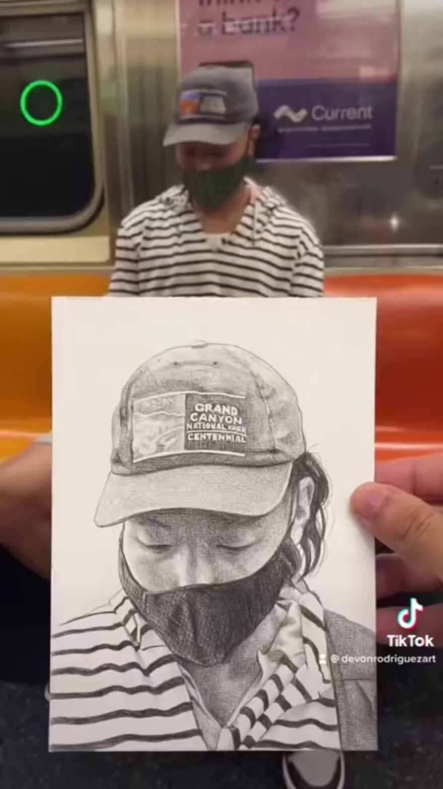 This Guy Surprises New York Subway Passengers With His Hyper-Realistic Drawings