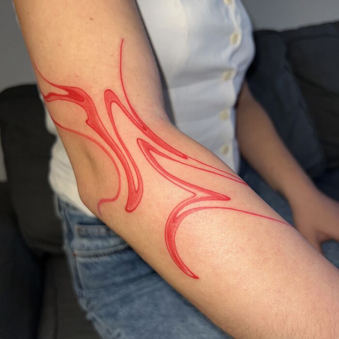 Tattoo design inspired by traditional Sernakkab marbling, featuring red flowing patterns on an arm. Tattoo design inspired by traditional Sernakkab marbling, featuring red flowing patterns on an arm.