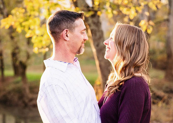 Dad Celebrates His 9-Year Sobriety Anniversary With Surprise Gift From Teen Daughter