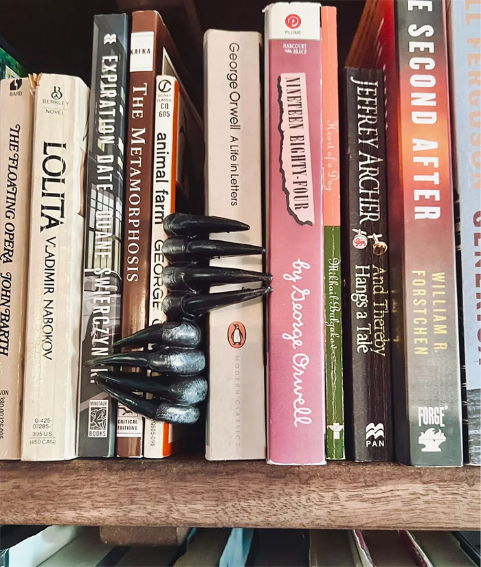 Claw Bookmark