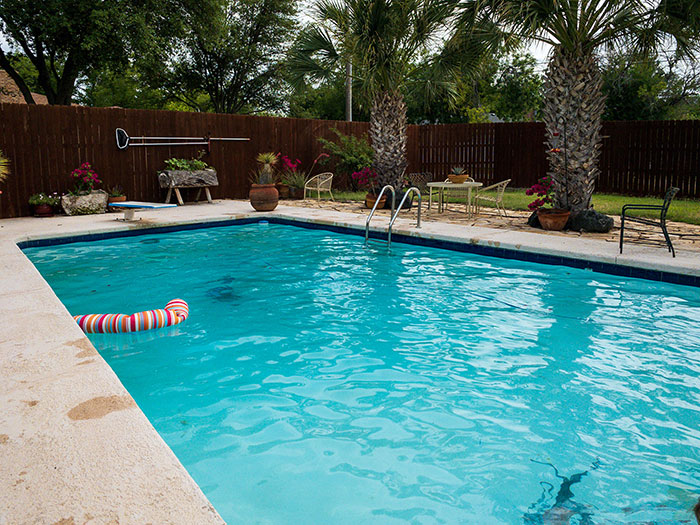 "The Neighbors Were In My Pool": Family Ignores This Guy's Warnings To Stop Using His Property, Now Have Trouble With The Police