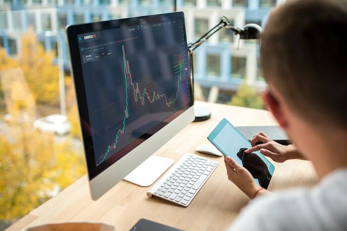 Folks Online Are Cracking Up At This Man For Choosing Crypto Assets Over The House In His Divorce