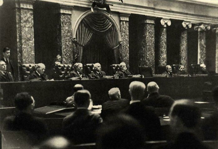 Dr. Erich Salomon Faked A Broken Arm So He Could Hide A Camera In His Cast To Photograph The Us Supreme Court - 1932