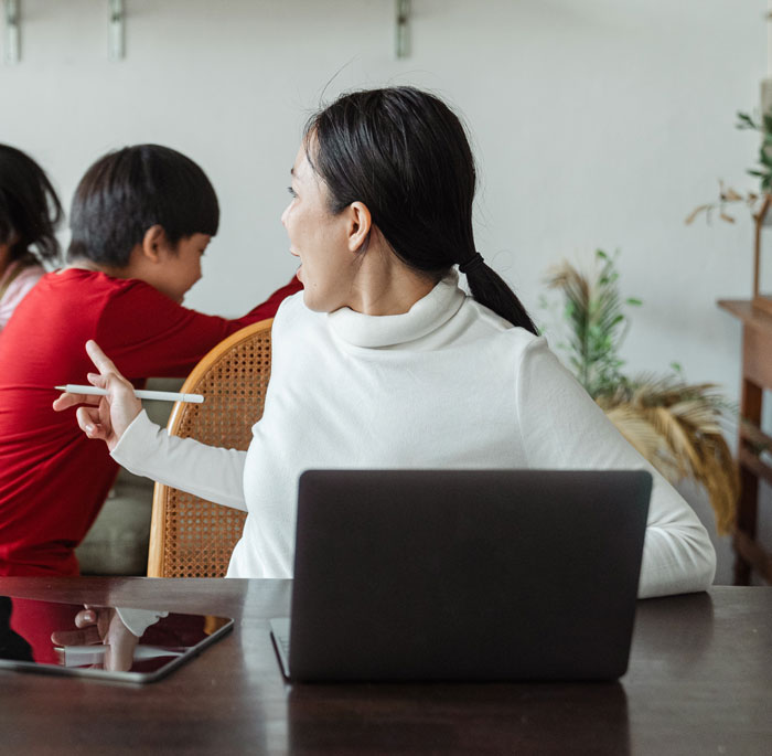 30 Things That Nobody Bats An Eye About If It’s A Guy Doing It, But Loses Their Wits If It’s A Woman Doing It, As Listed By Folks Online