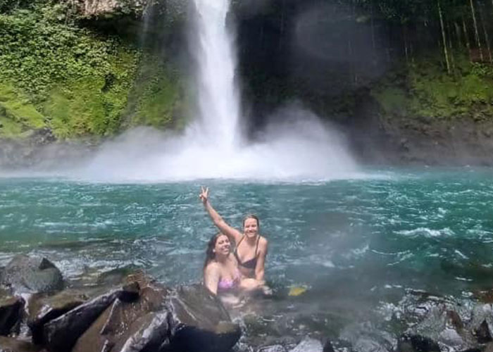 Two Women Learned They Were Dating The Same Man, Dumped Him And Went On Vacation