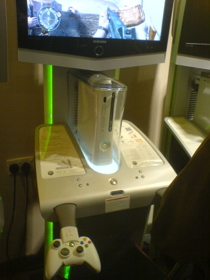 Members Of This Online Group Shared 29 Things They Found In People’s Trash That Were Either Illegal, Strange Or Actually Valuable