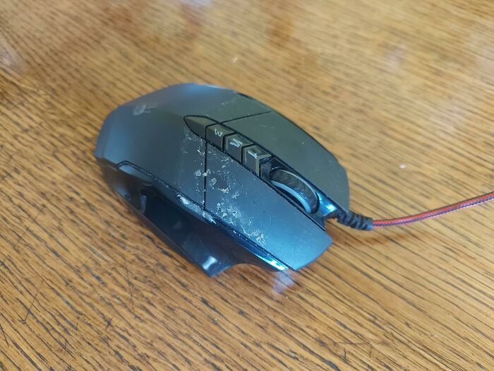 My Mom Borrowed My Gaming Mouse Because She Lost Hers. This Is How She Returned It