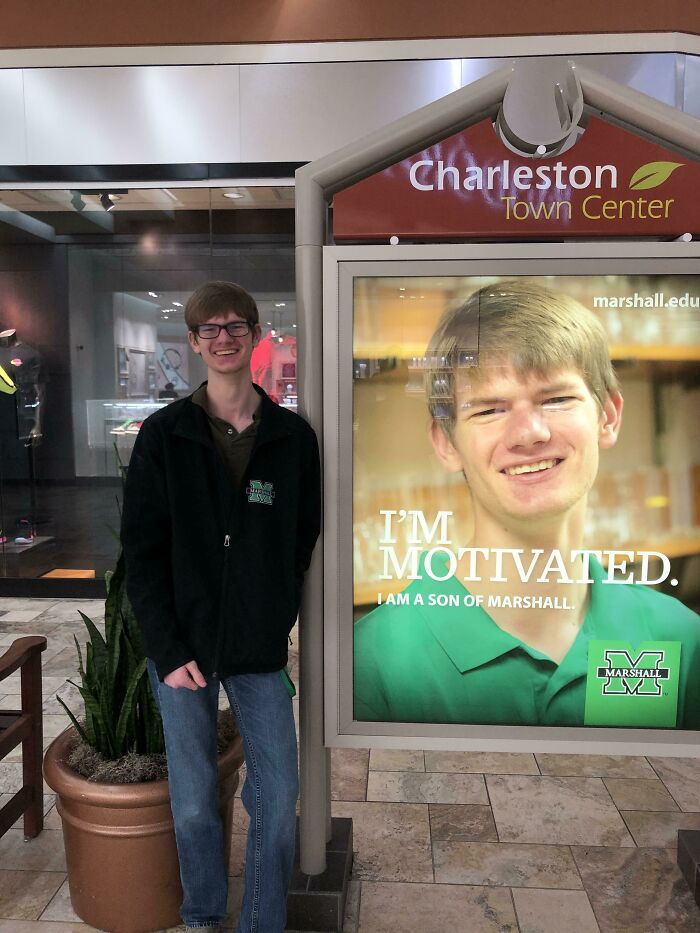 Cuando me dijeron que iba a hacer publicidad de nuestra universidad, esto no es lo que tenía en mente