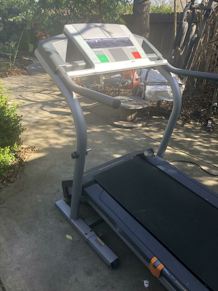 Found This Nordictrac Along Side A Dumpster. A Couple Of Magnets Started It Up And It Works Like A Dream. Goodbye Extra Pandemic Pounds!
