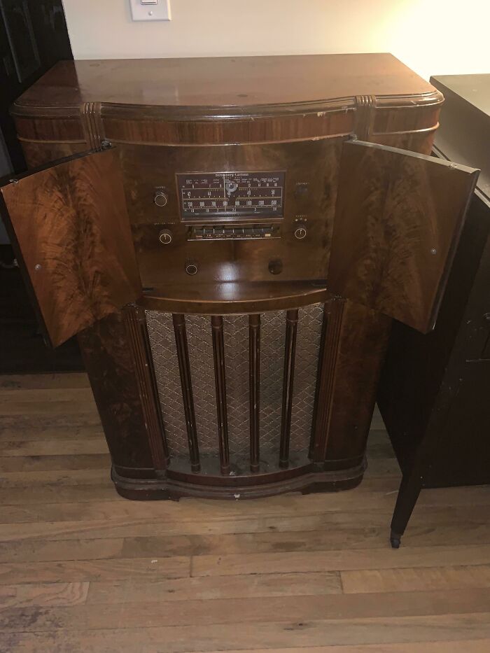 Encontré esta radio Stromberg Carlson de 1940 - 41 a un lado de la carretera