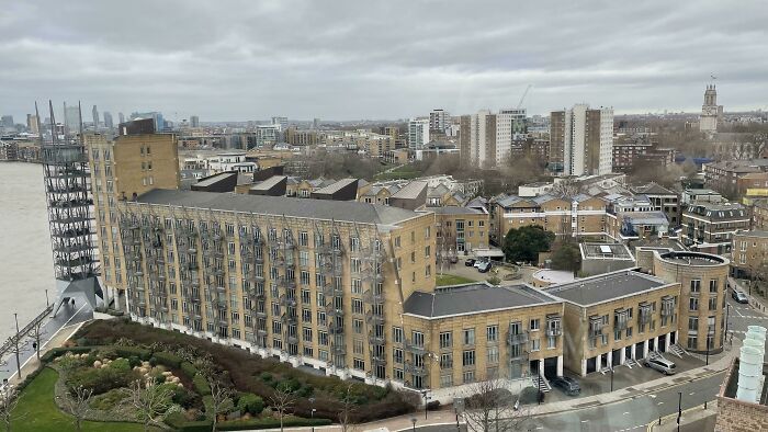 Please Zoom In Because There’s A Lot Of Little Extra Ugly Elements