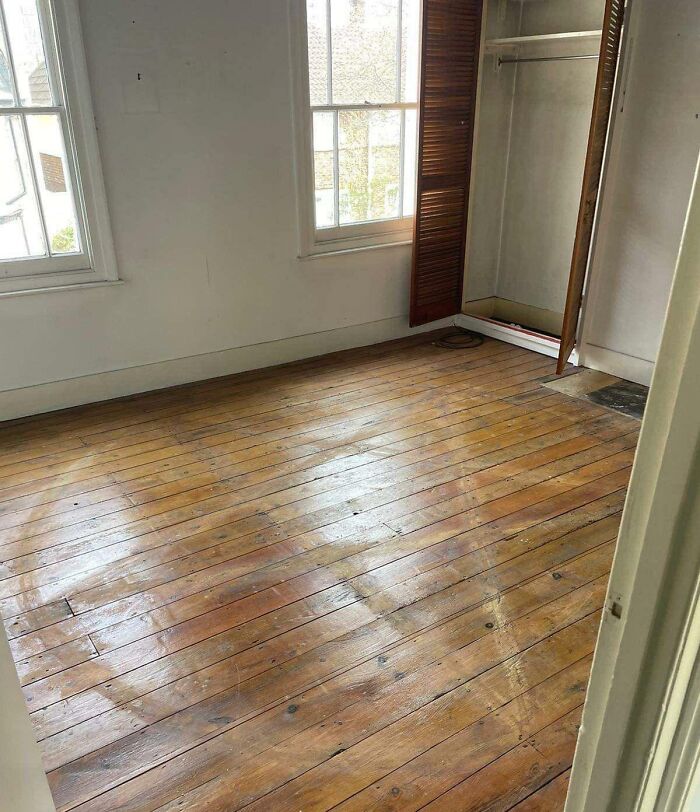 Levantamos las alfombras de la casa recién comprada para encontrar esto