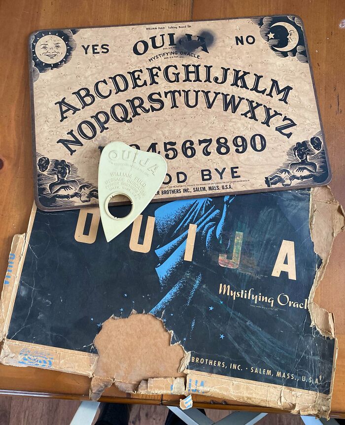 Encontré esta vieja tabla de ouija en el ático de mi casa de más de 100 años