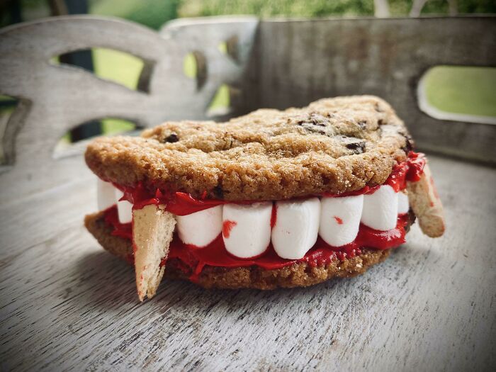 Halloween Chocolate Chip Cookie Teeth