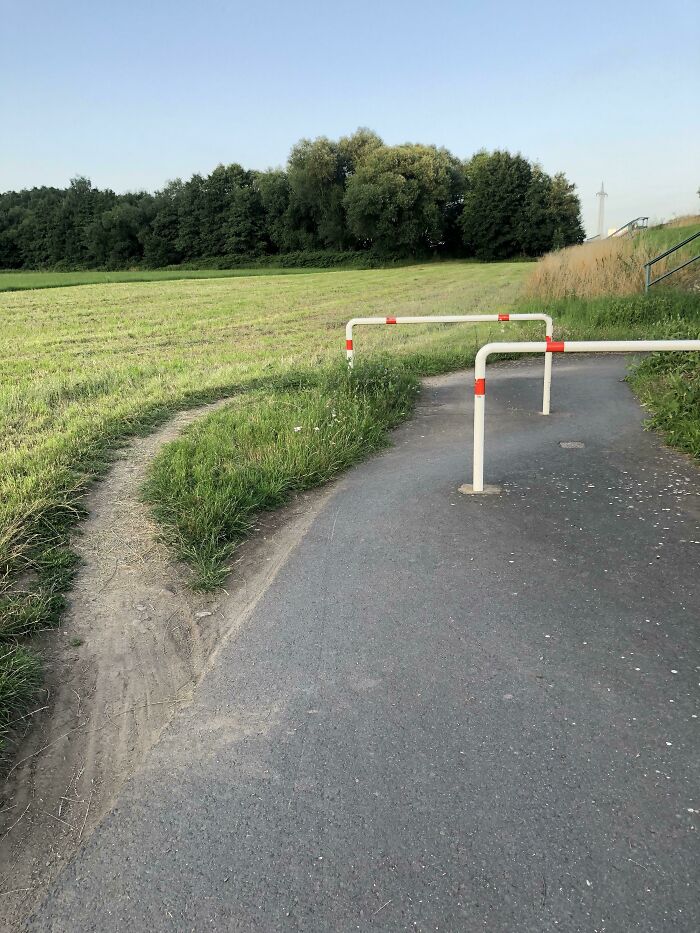 There’s A Sign Here That Says "Cyclists Dismount"