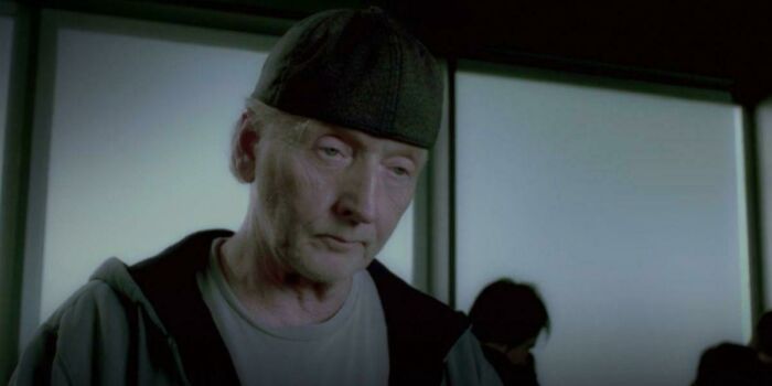 While Most Movies Nowadays Use Expensive Cgi-Technology To Let Actors Appear Younger, Saw 6 (2009) Used The Far Superior Method Of Tobin Bell Just Wearing A Baseball-Cap Backwards In The Flashbacks