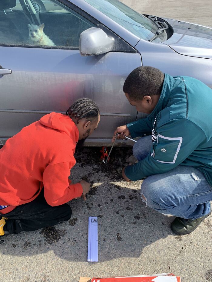 I Got A Flat Tire In An Unfamiliar Area, These Men Stopped And Offered To Help. They Ended Up Doing All The Work And Wouldn’t Accept Money When I Offered