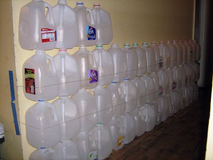 30 Things That Are An Integral Part Of An American House, As Assumed By Non-Americans In This Online Group