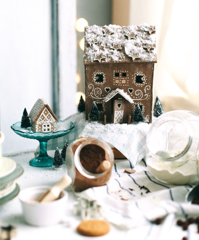 Gingerbread houses with icing decorations, a creative home activity to avoid boredom.