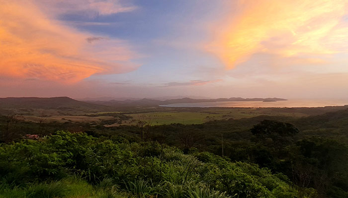 Two Women Learned They Were Dating The Same Man, Dumped Him And Went On Vacation