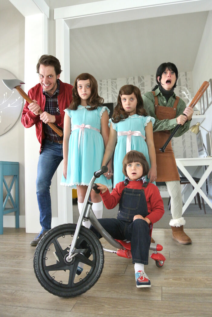 Halloween Photo Tradition (8 Pics)