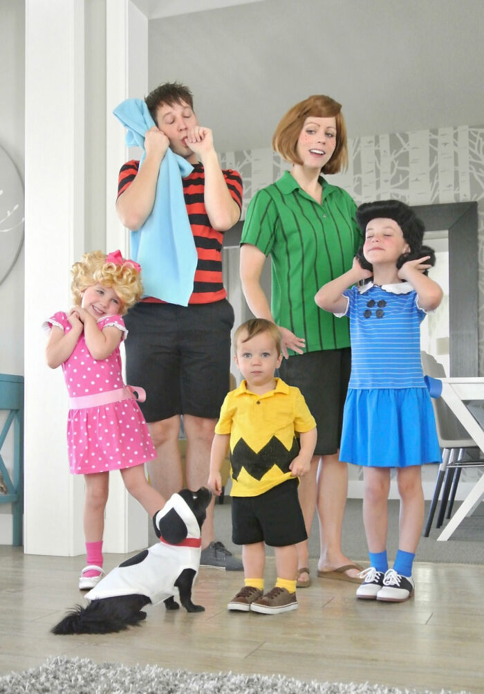 Halloween Photo Tradition (8 Pics)