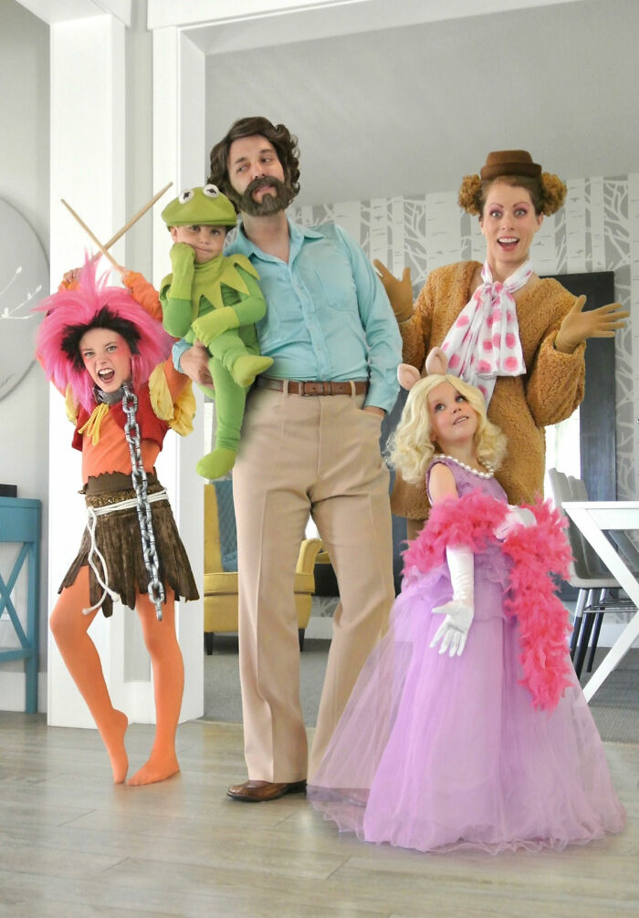 Halloween Photo Tradition (8 Pics)