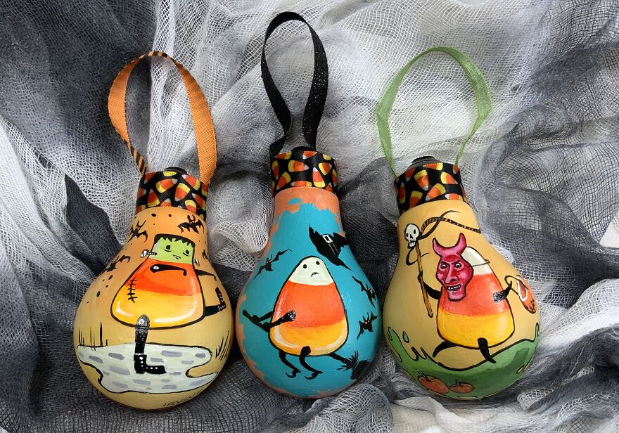 I Paint Hallowe'en Ornaments Using Burnt Out Light Bulbs (9 Pics)