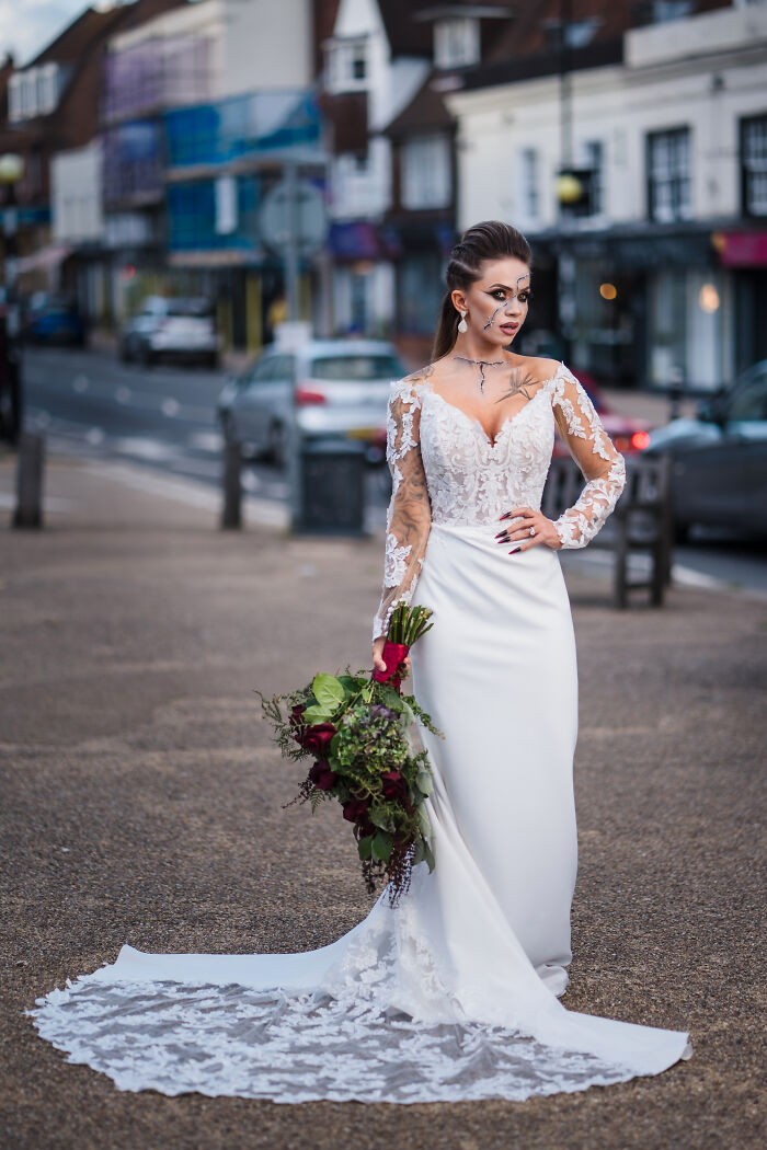 Vampire Bride On The Streets Of Battle