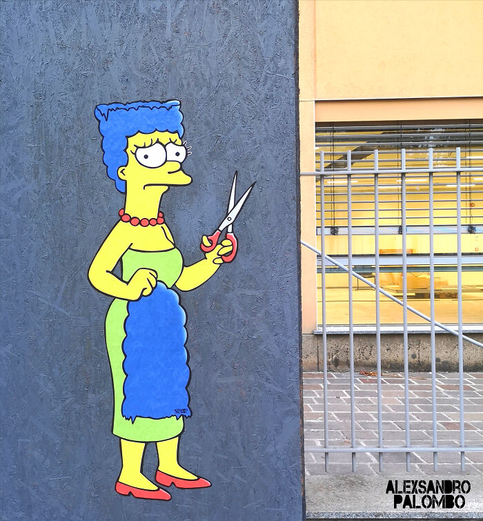 Street Art By Alexsandro Palombo "The Cut" Portrays Marge Simpson Cutting Her Iconic Hair In Solidarity With Mahsa Amini (6 Pics) Street Art By Alexsandro Palombo "The Cut" Portrays Marge Simpson Cutting Her Iconic Hair In Solidarity With Mahsa Amini (6 Pics)