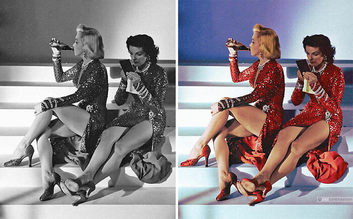 Marilyn Monroe y Jane Russell fotografiadas en el plató de "Los caballeros las prefieren rubias", hacia 1953