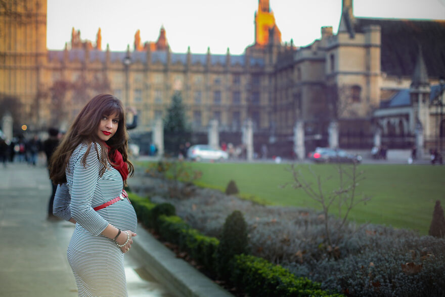 Photograph of a pregnant woman in London